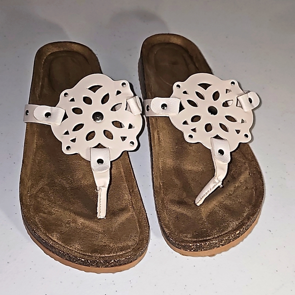 Maurices Vanessa White Toe Thong  Footbed Sandals Size 8 VGUC